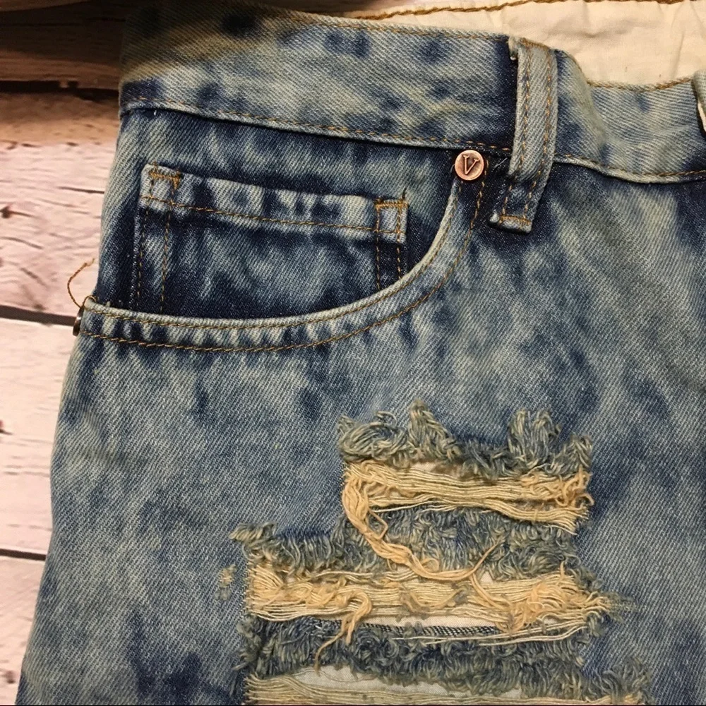 NWT VIP Jeans hi rise distressed acid wash denim shorts.